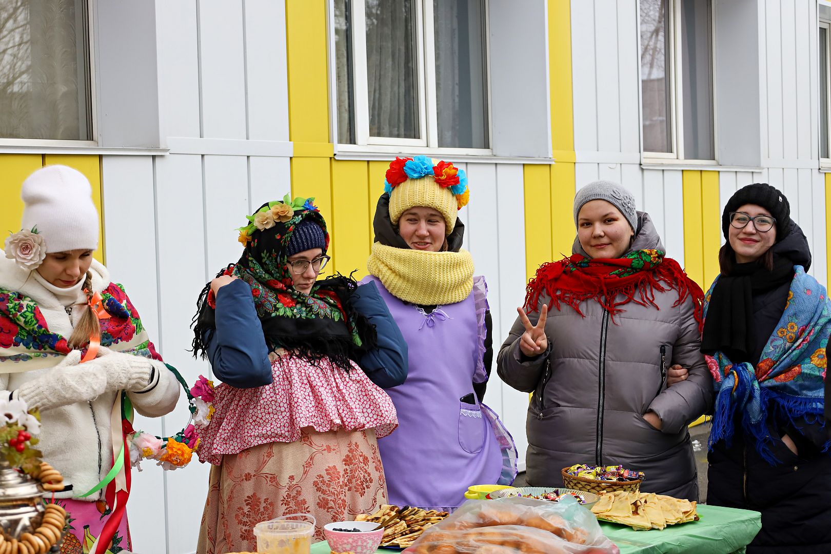 Где проходит масленица в кирове. Масленица в общежитии.. Традиции празднования Масленицы. Масленица фото. Март Масленица.